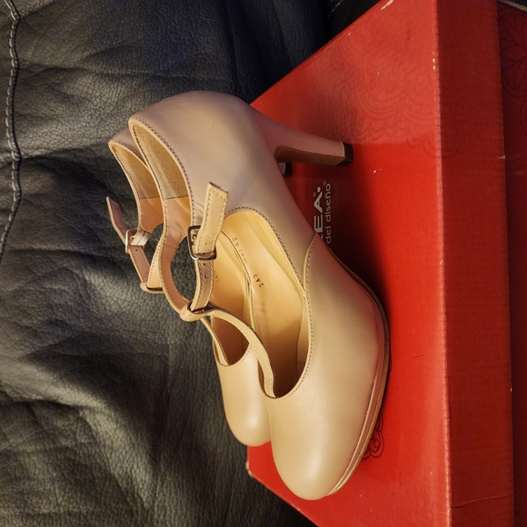 ANDREA FENZI Women's Nude Heels - Picture 8 of 8